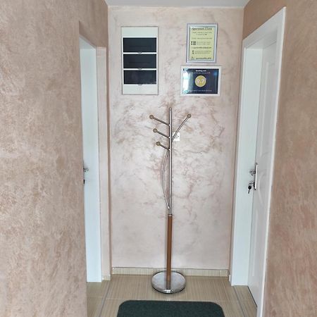 Apartment Flora 阿然德洛维克 外观 照片